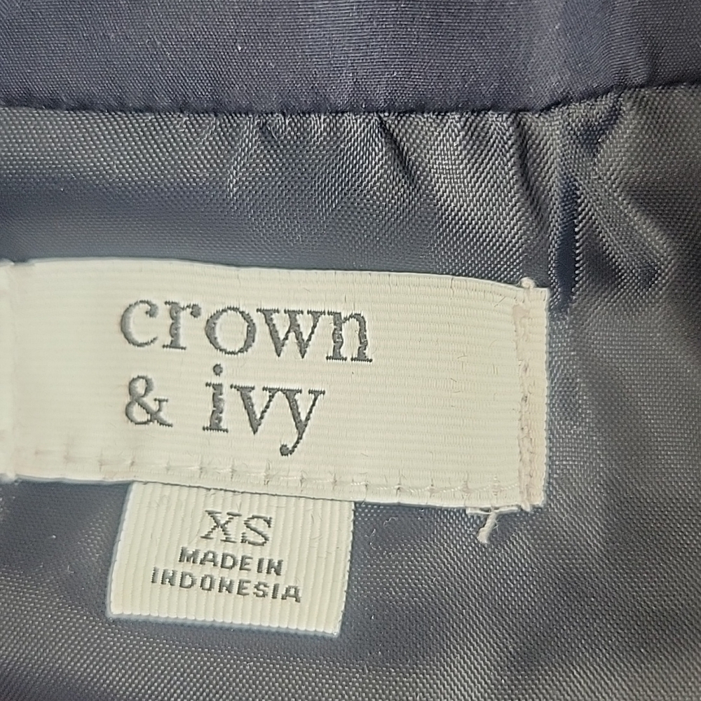 Crown & Ivy Quilted Vest - Picture 3 of 10